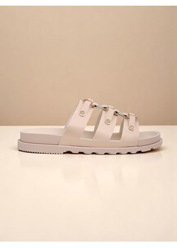 Royalfashion Damskie klapki na płaskiej podeszwie Aurelia Roma ze sklepu royalfashion.pl w kategorii Klapki damskie - zdjęcie 183855717