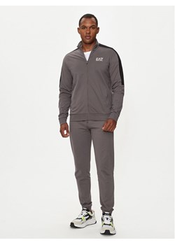 EA7 Emporio Armani Dres 6DPV57 PJVRZ 1992 Szary Regular Fit ze sklepu MODIVO w kategorii Dresy męskie - zdjęcie 183862637