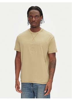 Tommy Jeans T-Shirt Tonal Crest DM0DM20805 Beżowy Relaxed Fit ze sklepu MODIVO w kategorii T-shirty męskie - zdjęcie 183862986