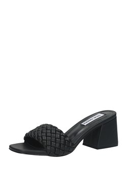 Steve Madden Klapki w kolorze czarnym ze sklepu Limango Polska w kategorii Klapki damskie - zdjęcie 183870679