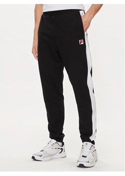 Fila Spodnie dresowe FAM0612 Czarny Regular Fit ze sklepu MODIVO w kategorii Spodnie męskie - zdjęcie 183874569