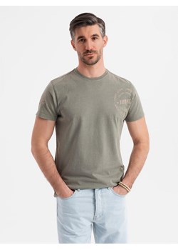 Bawełniana męska koszulka z nadrukiem w militarnym stylu – jasnooliwkowa V2 OM-TSWT-0202 ze sklepu ombre w kategorii T-shirty męskie - zdjęcie 183875866