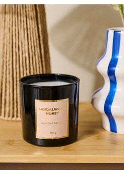 Sinsay - Świeca zapachowa Sandalwood Honey - czarny ze sklepu Sinsay w kategorii Świece i dyfuzory - zdjęcie 183877176