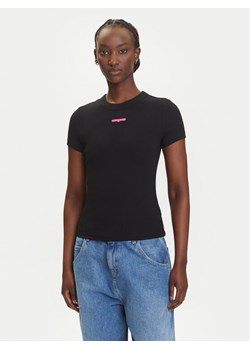 Tommy Jeans T-Shirt Script Label DW0DW21402 Czarny Slim Fit ze sklepu MODIVO w kategorii Bluzki damskie - zdjęcie 183885527