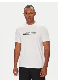 Calvin Klein T-Shirt Outline Tape Graphic LV04RC852G Biały Regular Fit ze sklepu MODIVO w kategorii T-shirty męskie - zdjęcie 183885537