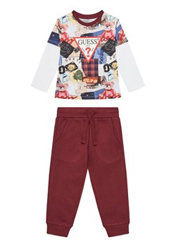 Guess Komplet dziecięcy N5YG00 K8HM4 Bordowy Regular Fit ze sklepu MODIVO w kategorii Komplety chłopięce - zdjęcie 183885628