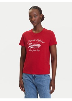 Tommy Jeans T-Shirt Essential DW0DW21404 Czerwony Regular Fit ze sklepu MODIVO w kategorii Bluzki damskie - zdjęcie 183885649