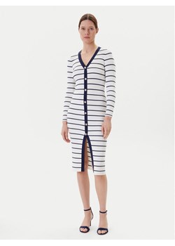 Guess Sukienka dzianinowa W5YK98 Z2YK2 Biały Slim Fit ze sklepu MODIVO w kategorii Sukienki - zdjęcie 183885679