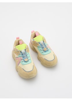 Reserved - Lekkie buty sportowe - beżowy ze sklepu Reserved w kategorii Buty sportowe dziecięce - zdjęcie 183892368