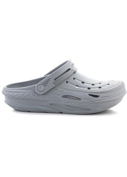 Crocs Chodaki &quot;Off Grid&quot; w kolorze szarym ze sklepu Limango Polska w kategorii Klapki damskie - zdjęcie 183893775