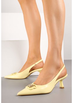 Żółte Sandały Vices na Kaczuszce Typu Slingback Ozdobione Metaliczną Aplikacją Lilarunea ze sklepu renee.pl w kategorii Czółenka - zdjęcie 183897228