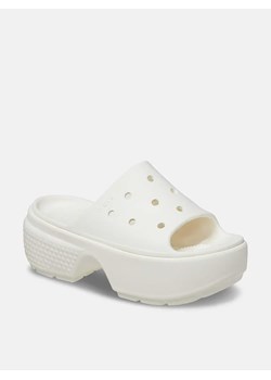 Crocs Klapki &quot;Stomp&quot; w kolorze białym ze sklepu Limango Polska w kategorii Klapki damskie - zdjęcie 183898256