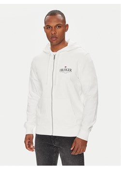 Tommy Hilfiger Bluza Stacked MW0MW39375 Biały Regular Fit ze sklepu MODIVO w kategorii Bluzy męskie - zdjęcie 183907607