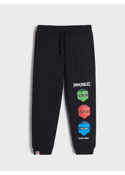 Sinsay - Spodnie dresowe Ninjago - czarny ze sklepu Sinsay w kategorii Spodnie chłopięce - zdjęcie 183916386