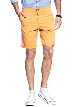 SPODENKI MĘSKIE WRANGLER CHINO SHORT AMBER YELLOW W14AMM15V 112126567 ze sklepu YouNeedit.pl w kategorii Spodenki męskie - zdjęcie 183923089