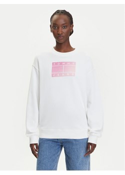 Tommy Jeans Bluza Gradient Flag DW0DW21396 Biały Relaxed Fit ze sklepu MODIVO w kategorii Bluzy damskie - zdjęcie 183924849