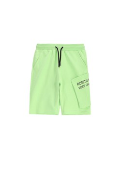 Coccodrillo Szorty sportowe WC5120501VBC Zielony Regular Fit ze sklepu MODIVO w kategorii Spodenki chłopięce - zdjęcie 183928675