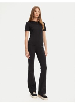 Guess T-Shirt V5RI10 KCD02 Czarny Regular Fit ze sklepu MODIVO w kategorii Bluzki damskie - zdjęcie 183938028
