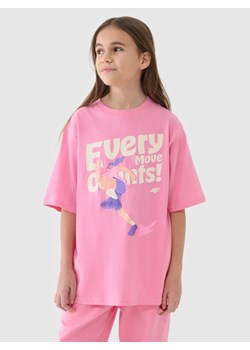 Dziewczęcy t-shirt oversize z nadrukiem 4F 4FJASAW24TTSHF2592 - różowy ze sklepu Sportstylestory.com w kategorii Bluzki dziewczęce - zdjęcie 183942966