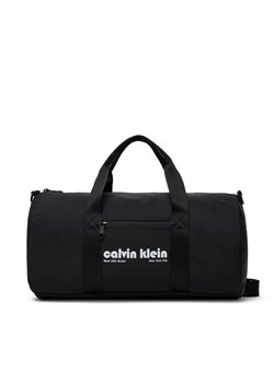 Torba Calvin Klein Jeans Ckj Graphic Ck Crossbody Duffle LV04G3163G Czarny ze sklepu eobuwie.pl w kategorii Torby sportowe - zdjęcie 183943728