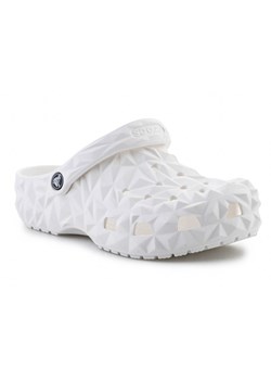 Klapki Crocs Classic Geometric Clog 209563-100 białe ze sklepu ButyModne.pl w kategorii Klapki damskie - zdjęcie 183944206