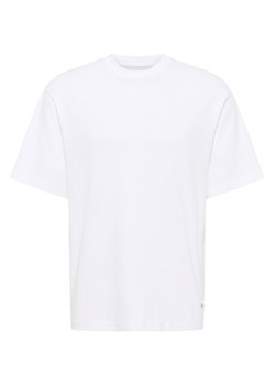 Mustang T-Shirt Akron 1016499 Biały Relaxed Fit ze sklepu MODIVO w kategorii T-shirty męskie - zdjęcie 183944736