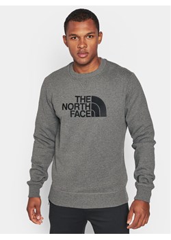 The North Face Bluza Drew Peak Crew NF0A4SVR Szary Regular Fit ze sklepu MODIVO w kategorii Bluzy męskie - zdjęcie 183945058