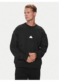 adidas Bluza Embroidered IS2035 Czarny Loose Fit ze sklepu MODIVO w kategorii Bluzy męskie - zdjęcie 183946707