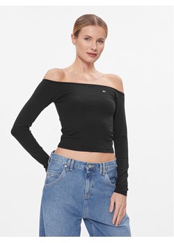 Tommy Jeans Bluzka Tjw Off Shoulder Top Ls DW0DW17535 Czarny Slim Fit ze sklepu MODIVO w kategorii Bluzki damskie - zdjęcie 183947129