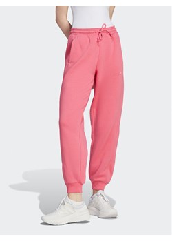 adidas Spodnie dresowe ALL SZN Fleece IM0334 Różowy Loose Fit ze sklepu MODIVO w kategorii Spodnie damskie - zdjęcie 183947327