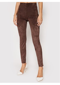 Guess Legginsy Maya W1YB90 WE0L0 Brązowy Slim Fit ze sklepu MODIVO w kategorii Spodnie damskie - zdjęcie 183947569