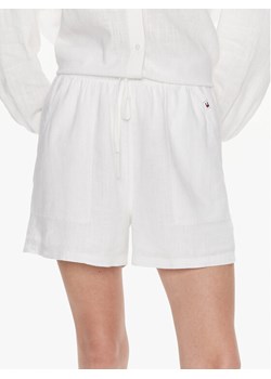 Tommy Jeans Szorty materiałowe DW0DW18334 Biały Relaxed Fit ze sklepu MODIVO w kategorii Szorty - zdjęcie 183947825