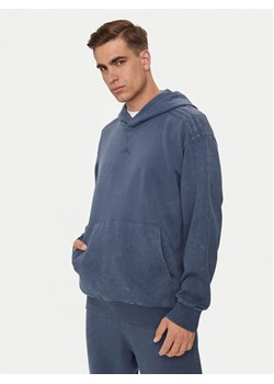adidas Bluza ALL SZN 3-Stripes IR5196 Niebieski Regular Fit ze sklepu MODIVO w kategorii Bluzy męskie - zdjęcie 183948016