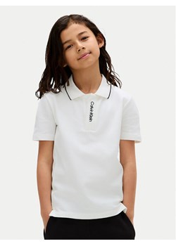 Calvin Klein Jeans Polo Embro Logo IB0IB02542 M Biały Regular Fit ze sklepu MODIVO w kategorii T-shirty chłopięce - zdjęcie 183948249