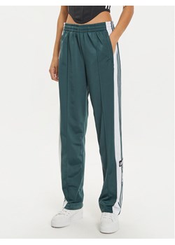 adidas Spodnie dresowe Adibreak IZ2761 Zielony Loose Fit ze sklepu MODIVO w kategorii Spodnie damskie - zdjęcie 183948257