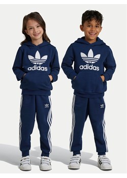 adidas Dres adicolor IY4788 Granatowy Regular Fit ze sklepu MODIVO w kategorii Dresy chłopięce - zdjęcie 183948587