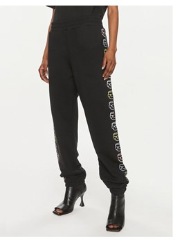 KARL LAGERFELD Spodnie dresowe 241W1052 Czarny Regular Fit - id: 0000303502645 - marki Karl Lagerfeld - 183948696 KARL LAGERFELD Spodnie dresowe 241W1052 Czarny Regular Fit ze sklepu MODIVO w kategorii Spodnie damskie - zdjęcie 183948696