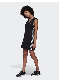 adidas Sukienka dzianinowa adicolor Classics HM2134 Czarny Relaxed Fit ze sklepu MODIVO w kategorii Sukienki - zdjęcie 183949025
