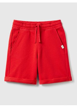 Benetton Bermudy w kolorze czerwonym ze sklepu Limango Polska w kategorii Spodenki chłopięce - zdjęcie 183969265