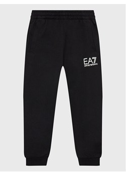 EA7 Emporio Armani Spodnie dresowe 8NBP51 BJ05Z 1200 Czarny Regular Fit ze sklepu MODIVO w kategorii Spodnie chłopięce - zdjęcie 183985405