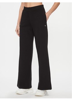 Calvin Klein Jeans Spodnie dresowe Ck Embro Badge Knit Pant J20J222597 Czarny Regular Fit ze sklepu MODIVO w kategorii Spodnie damskie - zdjęcie 183985437