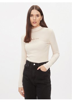 Calvin Klein Jeans Golf Hero Monologo J20J222973 Écru Slim Fit ze sklepu MODIVO w kategorii Bluzki damskie - zdjęcie 183985678