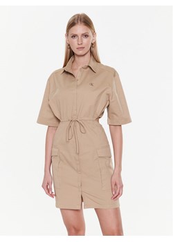 Calvin Klein Jeans Sukienka koszulowa J20J220520 Beżowy Regular Fit - id: 0000301129691 - marki Calvin Klein - 183985827 Calvin Klein Jeans Sukienka koszulowa J20J220520 Beżowy Regular Fit ze sklepu MODIVO w kategorii Sukienki - zdjęcie 183985827