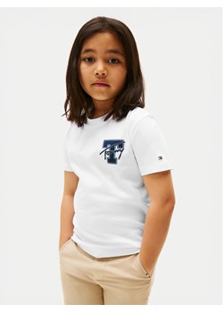 Tommy Hilfiger T-Shirt Varsity Graphic KB0KB09868 Biały Regular Fit ze sklepu MODIVO w kategorii Bluzki dziewczęce - zdjęcie 183985957