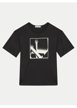 Calvin Klein Jeans T-Shirt Monogram IB0IB02161 Czarny Relaxed Fit ze sklepu MODIVO w kategorii T-shirty chłopięce - zdjęcie 183985969