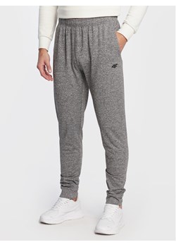 4F Spodnie dresowe H4Z22-SPMTR350 Szary Regular Fit ze sklepu MODIVO w kategorii Spodnie męskie - zdjęcie 183985985