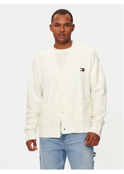 Tommy Jeans Kardigan DM0DM19441 Écru Boxy Fit ze sklepu MODIVO w kategorii Swetry męskie - zdjęcie 183986048