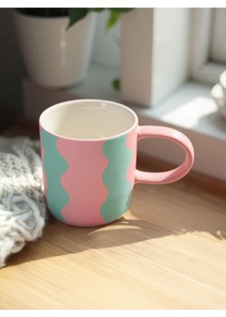 Sinsay - Ceramiczny kubek z uchem - różowy ze sklepu Sinsay w kategorii Kubki - zdjęcie 183992736