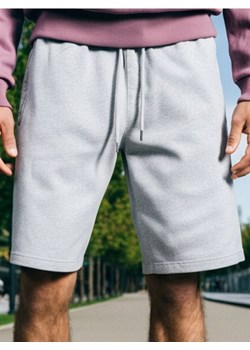 Sinsay - Szorty jogger - kremowy ze sklepu Sinsay w kategorii Spodenki męskie - zdjęcie 183998216
