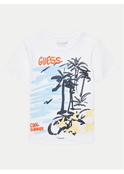 Guess T-Shirt L5GI05 K8HM4 Biały Regular Fit ze sklepu MODIVO w kategorii T-shirty chłopięce - zdjęcie 183999478